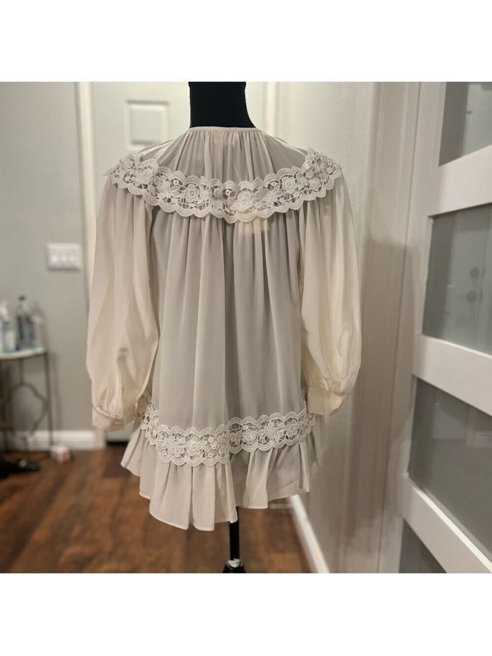 Kate SPADE New York Rambling Roses collection silk blouse. Size XS - Picture 3 of 10